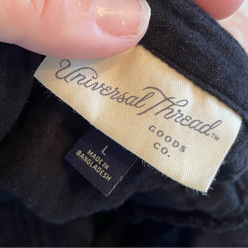 Euc Universal Thread black blouse size large - Picture 7 of 7